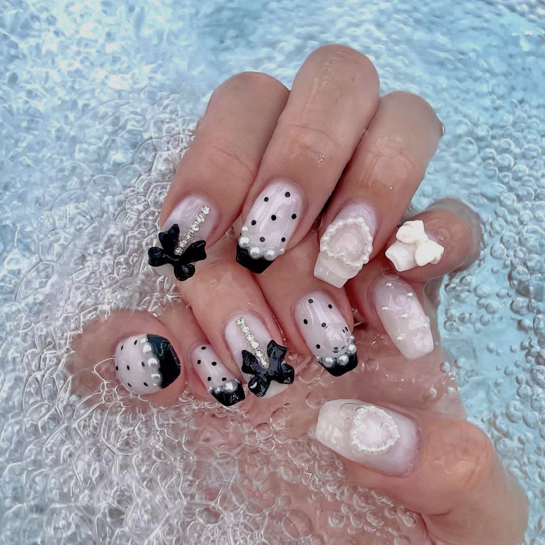 #お洒落ネイル,#トレンドネイル,#海外ネイル,#トレンドネイル,#韓国ネイル,#ストーンネイルのネイルデザイン