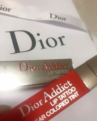 Dior アディクトリップ ティント 641 オレンジ🍊

発色がとても良くて朱肉みたいな色をしておりオレンジ！！って感じです笑
とても可愛いです💕

3枚目は軽くティシュオフした写真
4枚目はすごく擦