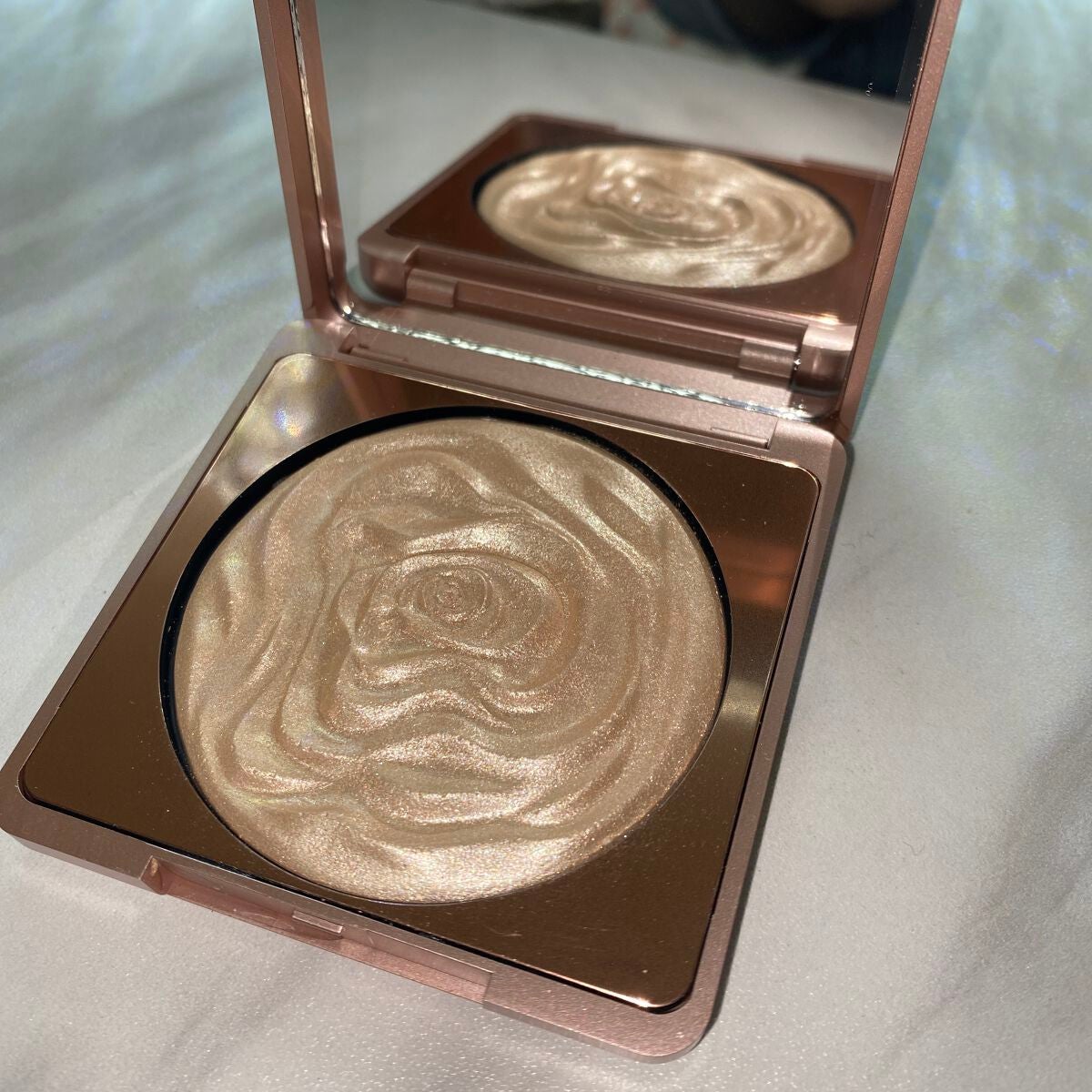 りこ on LIPS 「花西子彫刻ハイライト01パールシャンパンゴールド※ブラシ付~Q..」(1枚目)