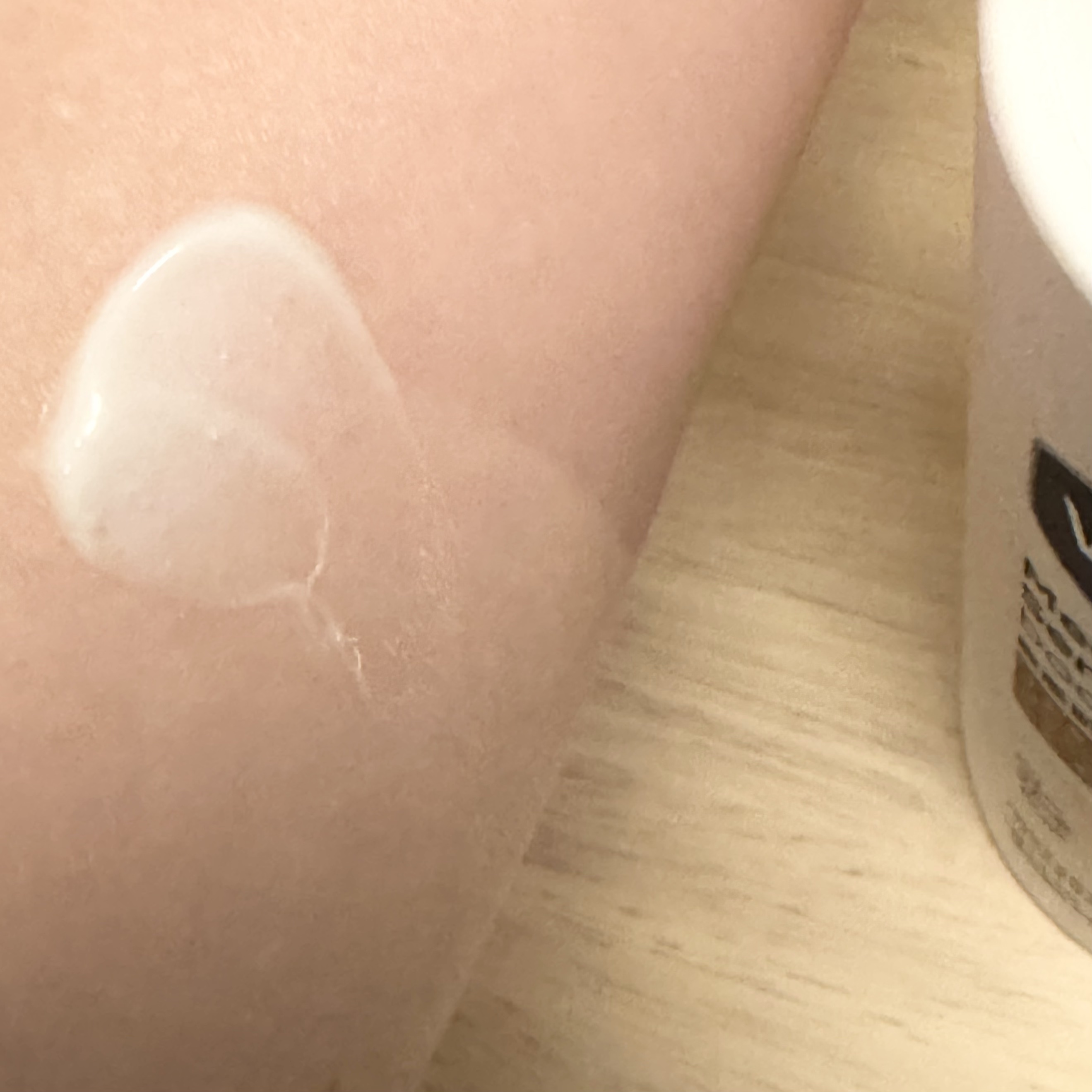 メディケイティッド センシティブケア ボディローション 美肌ケア【医薬部外品】/ヴァセリン/ボディローションを使ったクチコミ（2枚目）