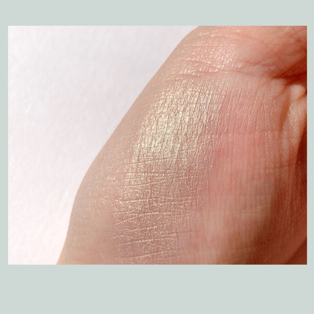 オーロラシマー ハイライター/innisfree/パウダーハイライトを使ったクチコミ（3枚目）