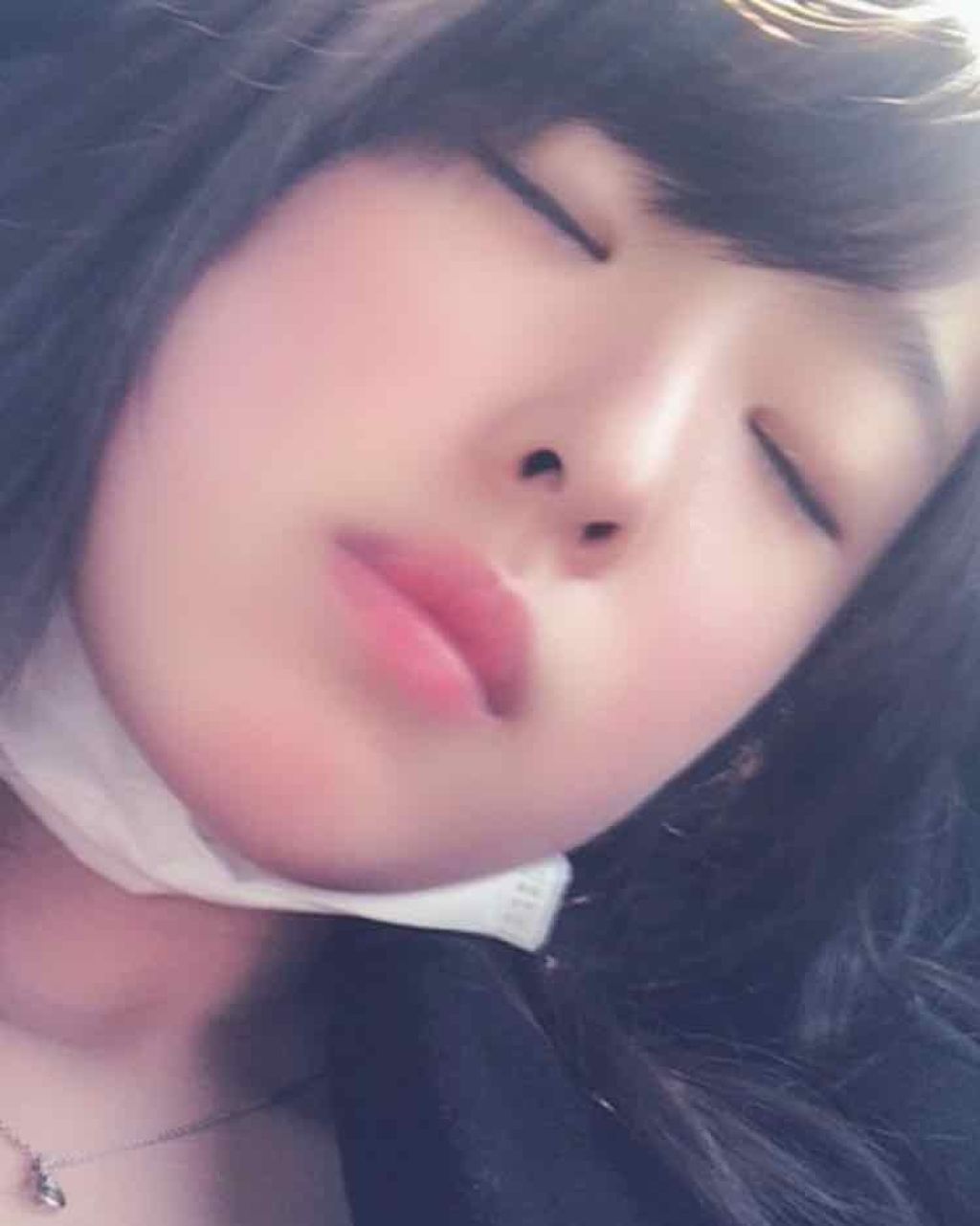 買い物してると、いつも、母親に知り合い？お友達のお母さんとか？って言われて、フェ？ってなることが増えました(  ˙-˙  )

なんですかぁ(´◦ω◦｀)

めっちゃ言いたそうな夫婦がこっちみてくるんです
なんですかぁァァァァァ！

白すぎ