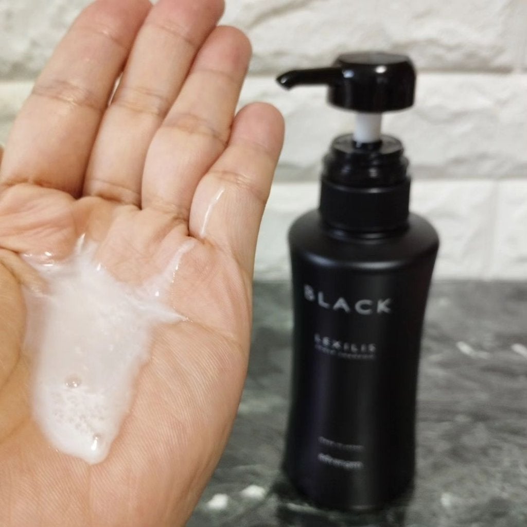 ブラック フレグランス スタイリング ヘアエッセンス/LEXILIS/アウトバストリートメントを使ったクチコミ(4枚目)