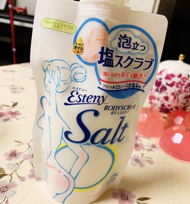 エステニーの泡立つスクラブです🧼
スクラブといえば私には少し高級で中々簡単に買えないのですがこちら、プチプラで350gで1000円ほどで薬局で購入しました✨
Amazonや楽天にもあるので外出を控えたい