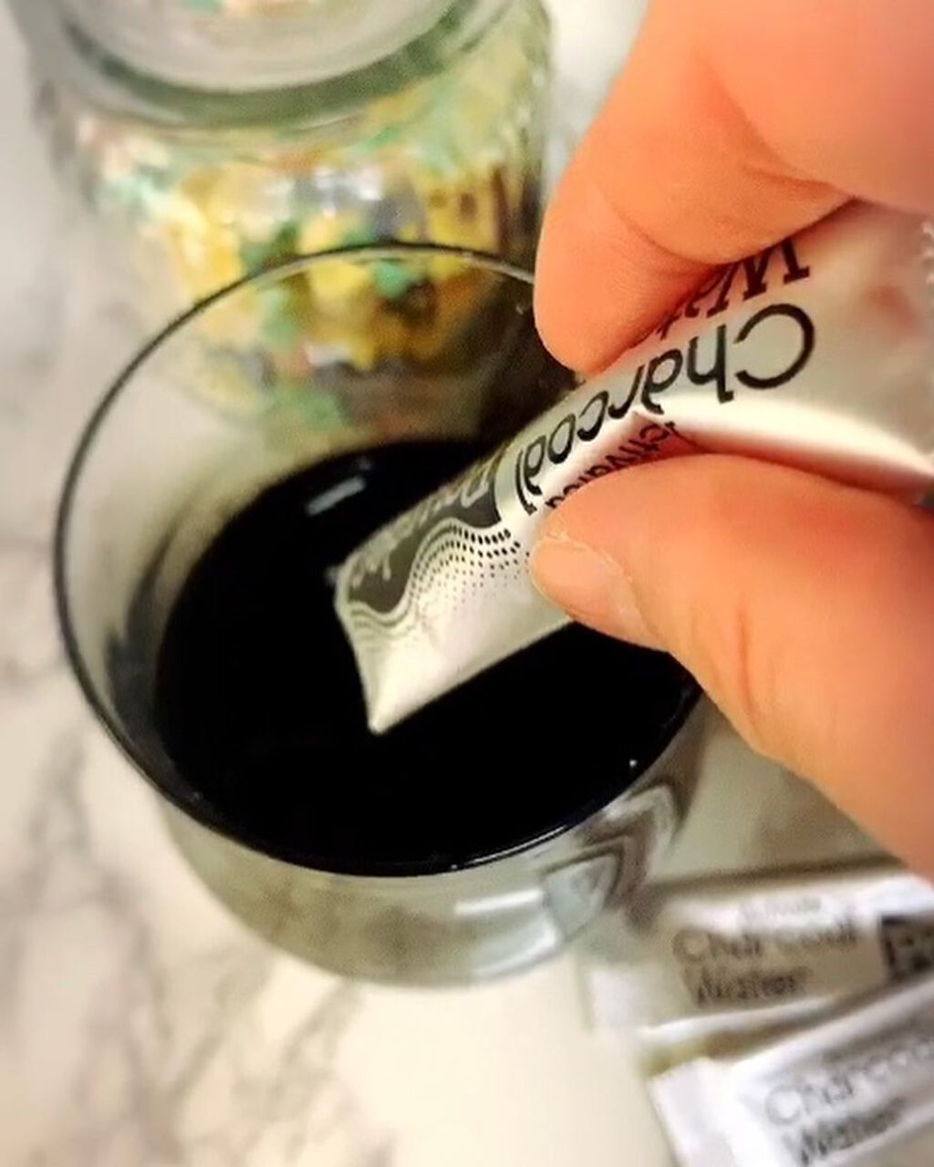 さくら on LIPS 「海外セレブや芸能人など、美意識の高い人から支持されている炭のパ..」(3枚目)