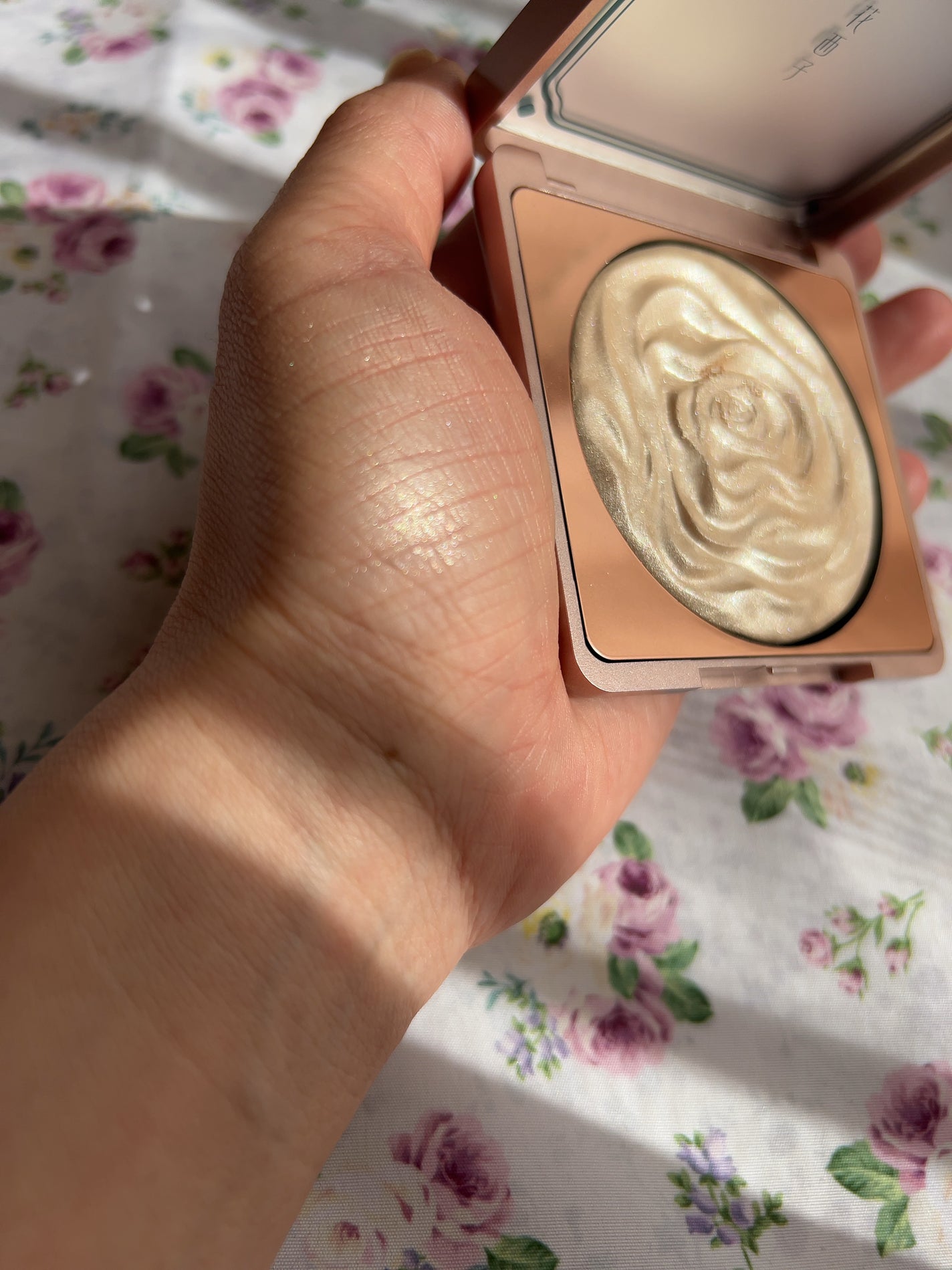 双花彫刻 ハイライト/花西子/パウダーハイライトを使ったクチコミ(3枚目)