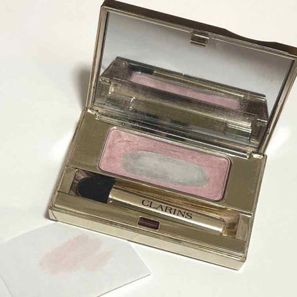 CLARINS オンブルミネラル アイのクチコミ「#デパコス #アイシャドウ #ゴールドのラメ
04 ゴールデンローズ..」(1枚目)