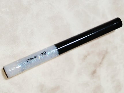 DAISO グリッターライナー(MFLリキッドアイシャドウ)のクチコミ「DAISOで見つけたグリッターです。
キラキラ感はあります
黒目の下やまぶたの上にワンポイント.....」(2枚目)