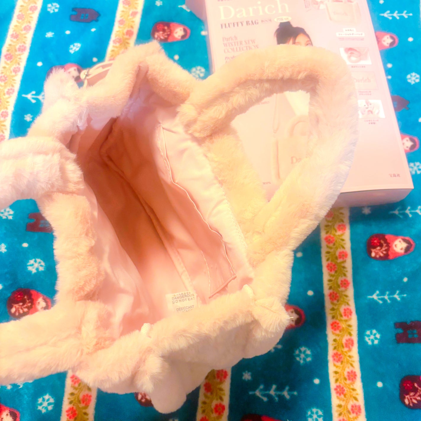 プチプラビューティゆり on LIPS 「
ムック本のふわふわバッグ
グレーとピンク迷いに迷ってピンクに..」(2枚目)