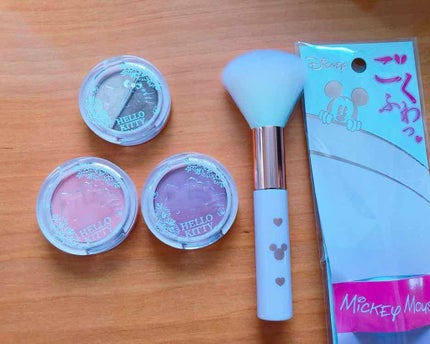 パウダーアイシャドウ ブルーミングキティ/DAISO/アイシャドウパレットを使ったクチコミ(4枚目)