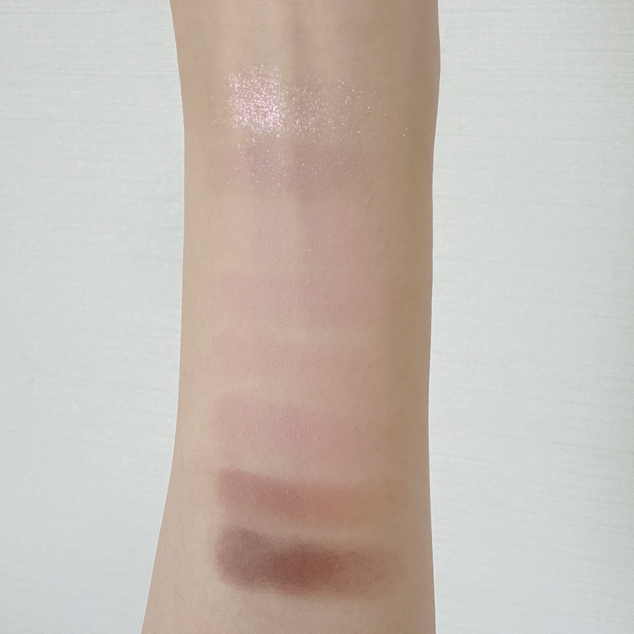 HOLIKA HOLIKA マイフェイブムードアイパレット 9カラーのクチコミ「全色スウォッチ✨ふわっと溶け込む淡い色合いのピンクベージュパレット✉️💐
▫️HOLIKA H.....」（3枚目）