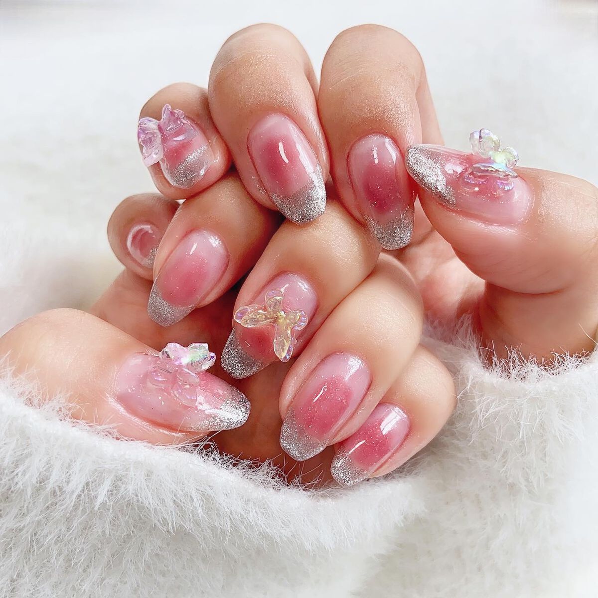 おんぷ on LIPS 「人気のチークネイルにマグネット×蝶々🦋■セリアチェリーレッド..」(5枚目)