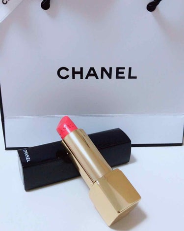 CHANEL
ルージュアリュール179

この色はほんとにかわいくて、普段使いしやすいコーラルピンクです！💕
程よい艶感があり、ラメも本当にいい感じです✨✨
乾燥は個人差があると思いますが、乾燥しにくい