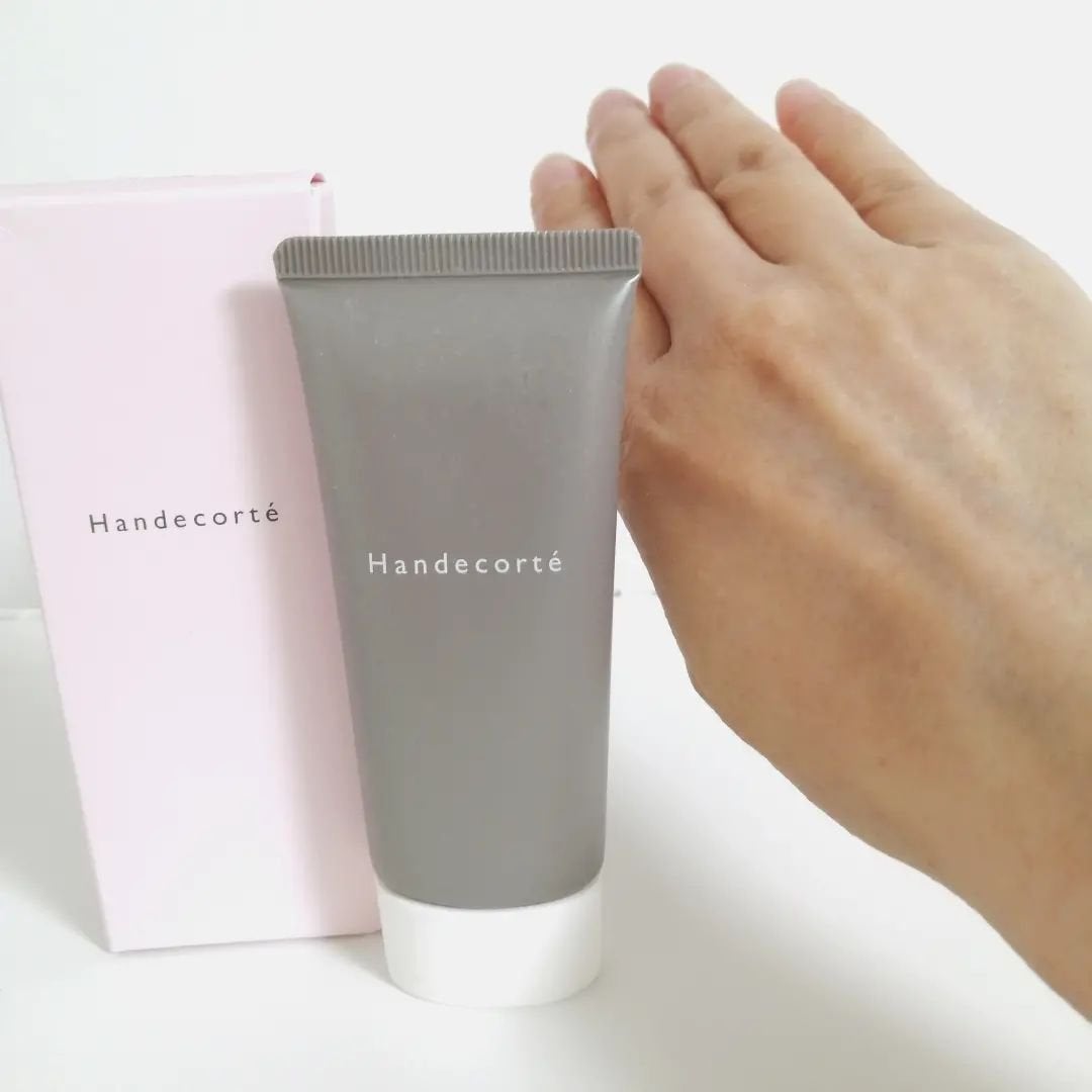 lili on LIPS 「『キユートピアハンデコルテ』手と首・デコルテのためのクリームで..」(4枚目)