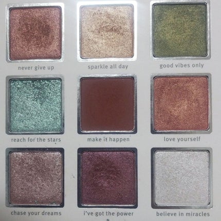 クリスタルパワー/essence/アイシャドウパレットを使ったクチコミ(3枚目)