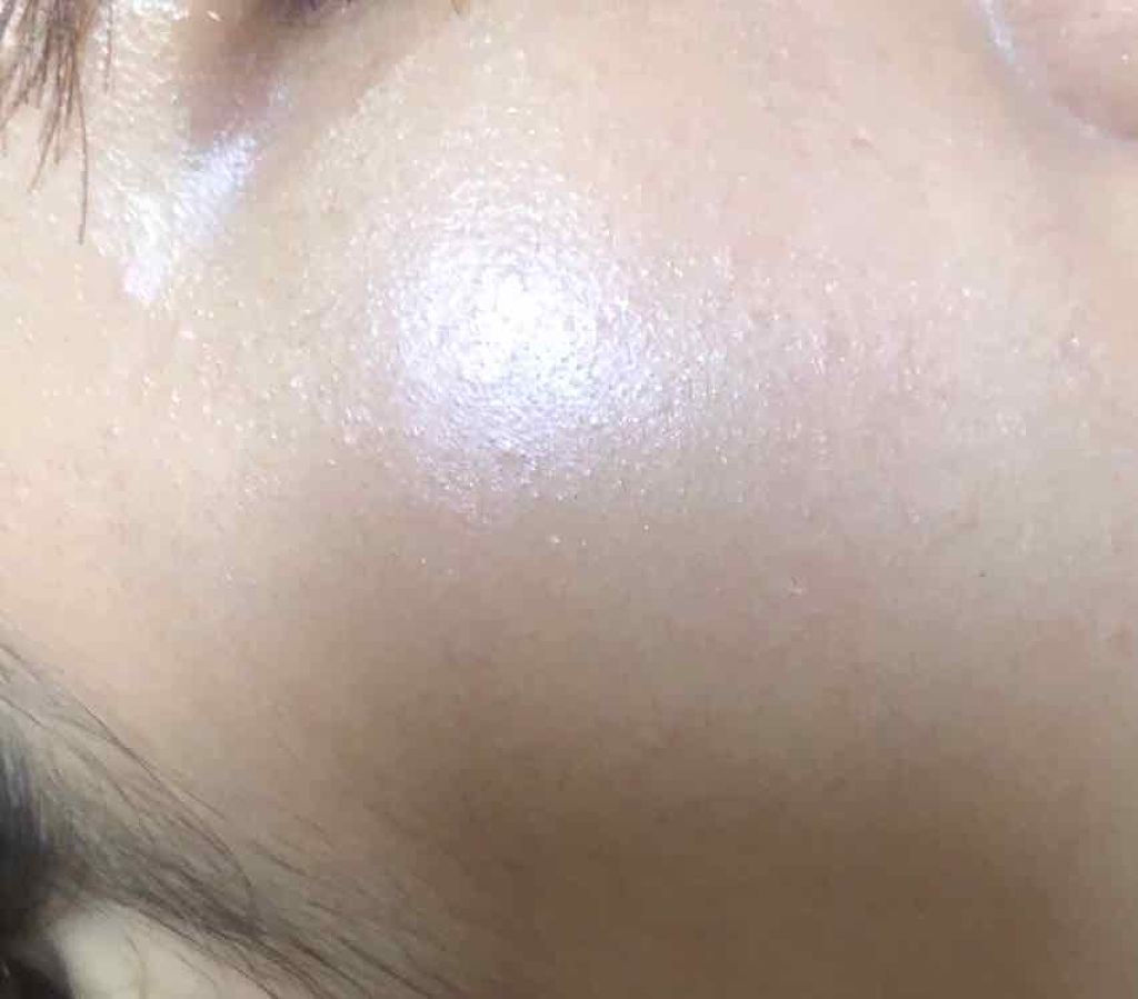 フェイスイルミネーター/ローラ メルシエ/パウダーハイライトを使ったクチコミ（2枚目）