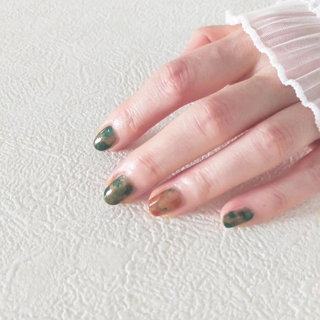 あちゃみん on LIPS 「2024年パラドゥミニネイルの春夏新色のテーマは「PlayCo..」(3枚目)