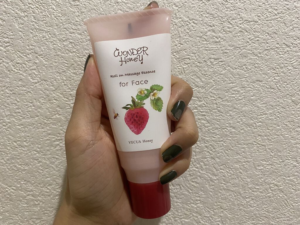 
VECUA Honey
ロールオンマッサージエッセンス

各シーズン毎で香りや成分が変わります！

先がロールになってて顔からデコルテ、首筋など
マッサージしながら美容液を浸透させていくタイプです！

このロールの大きさが絶妙でめちゃくち