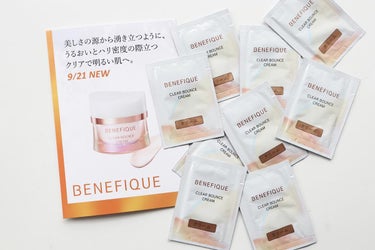 みずみずしいテクスチャーで
お肌にするんと伸びて潤う

BENEFIQUE
クリアバウンスクリーム

うるおいとハリ密度の際立つ
クリアで明るい肌に導く薬用クリーム

フローラル・フローラルの優しい