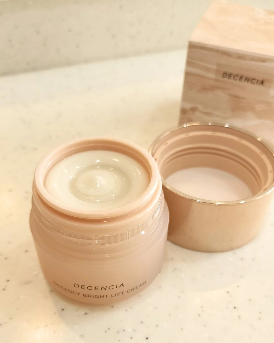 ディセンシア ディセンシー ブライトリフト クリーム/DECENCIA/フェイスクリームを使ったクチコミ（2枚目）