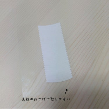 お母さんはサンタさんでトナカイさんはサンタさんだよって言ったらクリスマスプレゼント🎁無くなった🥺
yukiです◝(⑅•ᴗ•⑅)◜
https://lipscosme.com/posts/2364762
で二重にするのにどれ使ったらええねんって言うのを紹介しましたが
なんとその後めっちゃ癖つくアイテープを見つけてしまったんで紹介します！
※半分位使ってる‪w
▫▫▫▫▫▫▫▫▫▫▫▫▫▫▫▫▫▫▫▫▫▫▫▫▫▫▫
キャンドゥ    のびる透明アイテープ
         Σd=(・ω-｀o)ｸﾞｯ♪な所
               ・粘着力がすごい
               ・細いから隠しやすい
               ・メイクする時はし終わってつけるのが◎
               ・点線で取りやすい
        ('ω'乂)な所
               ・思ってる以上に入っていない
               ・お肌が弱い方にはおすすめ出来ない
yuki的にはそんなに入っていないと思いますがだいたい両目つけると１ヶ月分あります
粘着力がすごいのでお肌が弱い方にはおすすめ出来ません
▫▫▫▫▫▫▫▫▫▫▫▫▫▫▫▫▫▫▫▫▫▫▫▫▫▫▫
これは瞼が重い方・お肌が強い方・におすすめです!!
お肌がが弱い方は少し保湿してからつけるといいと思います!!
最後まで見てくれてありがとうございます‪⸜(*ˊᵕˋ*)⸝‬💕
#キャンドゥ  #アイテープ #100均  #二重の画像 その1