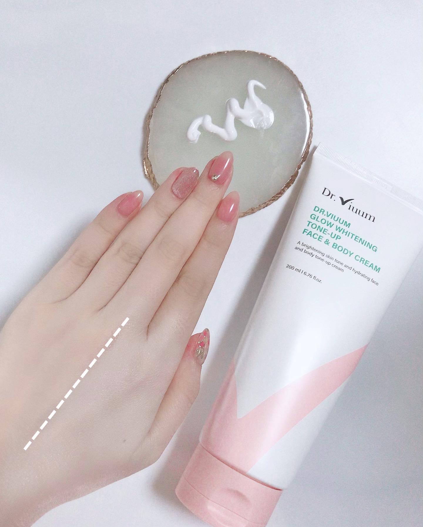 GLOW WHITENING TONE-UP FACE & BODY CREAM/Dr.Viuum/フェイスクリームを使ったクチコミ（3枚目）
