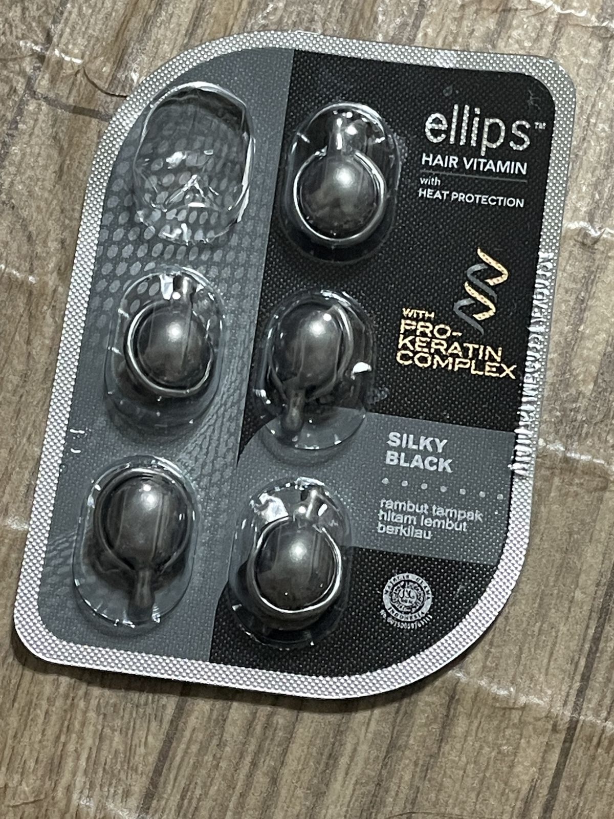 ヘアーオイル【シャイニーブラック】/ellips/ヘアオイルを使ったクチコミ（1枚目）