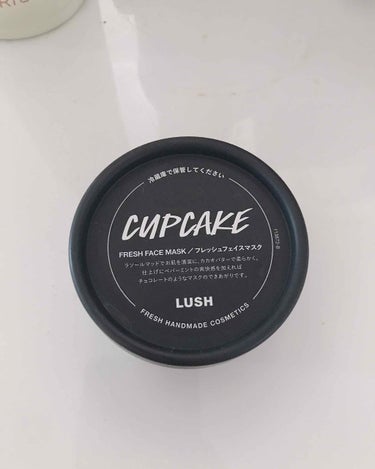 《LUSH ショコラのこだわり》
溜まっていた容器をやっと交換に行けたので、
フレッシュフェイスマスク貰ってきました！
いつもは涼しそうな水色の『ドントルックアットミー』を選んでいたのですが、人気で売り