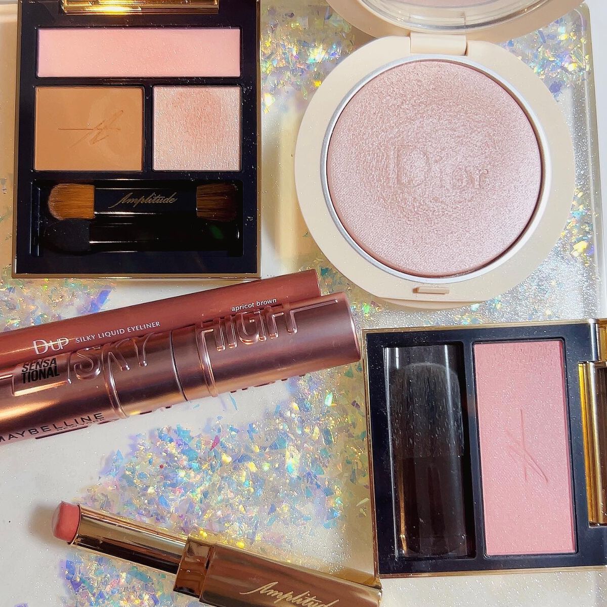 Joe on LIPS 「Amplitudeのアイシャドウは4つめ、10キャメルピンク。..」(1枚目)