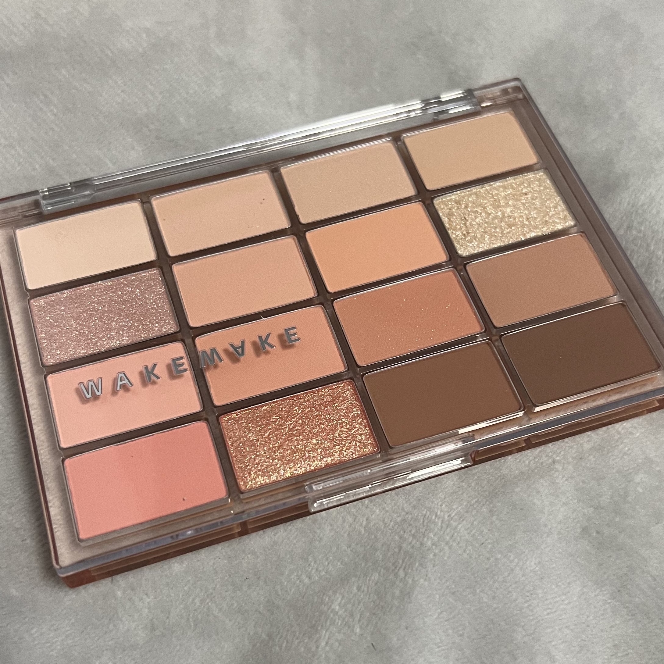 ソフトブラーリングアイパレット/wakemake/アイシャドウパレットを使ったクチコミ（2枚目）