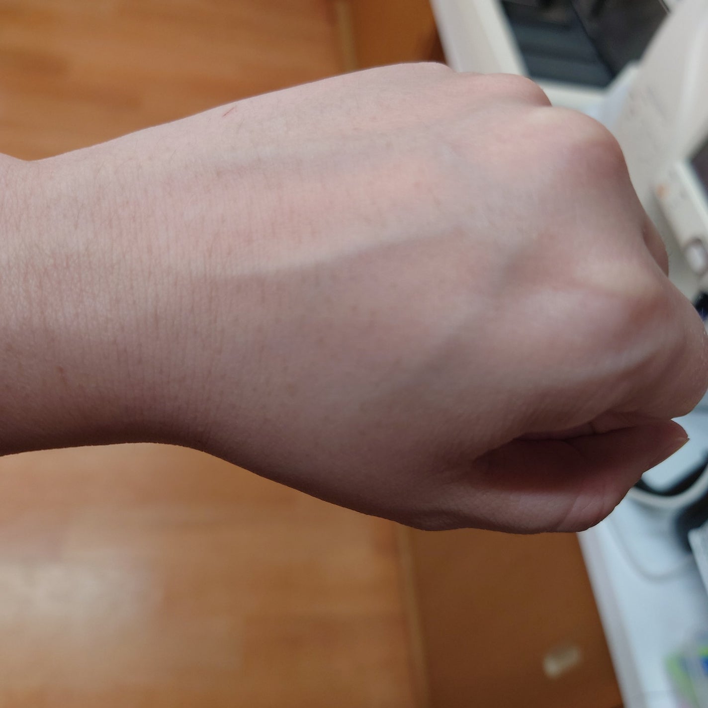 コエンリッチ 薬用ホワイトニング  ハンドクリーム ディープモイスチュア もぎたてピーチの香り【医薬部外品】/コエンリッチQ10/ハンドクリームを使ったクチコミ(4枚目)