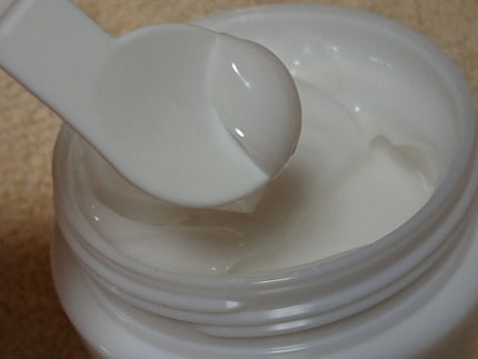 パーフェクトワン 薬用ホワイトニングジェルのクチコミ「新日本製薬様より、パーフェクトワンの機能性オールインワンジェルをお試しさせて頂きました。
.....」(3枚目)