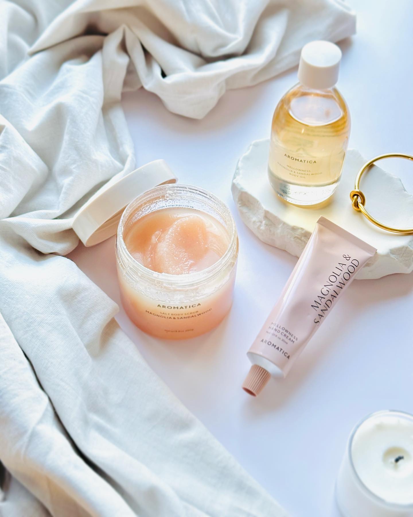 ソルトボディスクラブマグノリア＆サンダルウッド/AROMATICA/ボディスクラブを使ったクチコミ（1枚目）