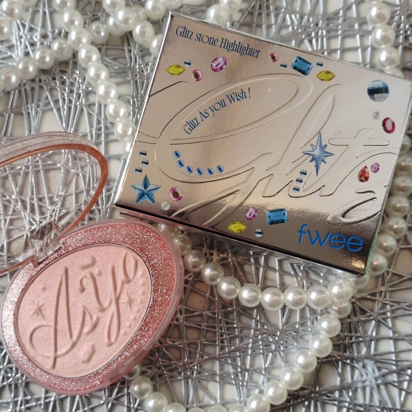 フィー グリッツストーンハイライター/fwee/パウダーハイライトを使ったクチコミ(1枚目)