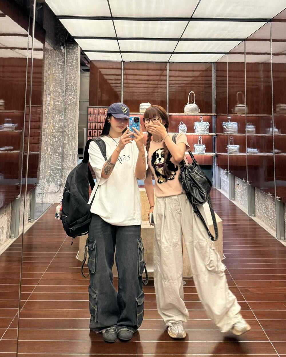 ひとみ on LIPS 「即座に応える友情はとても幸せです#コーデ#韓国ファッション#韓..」(4枚目)