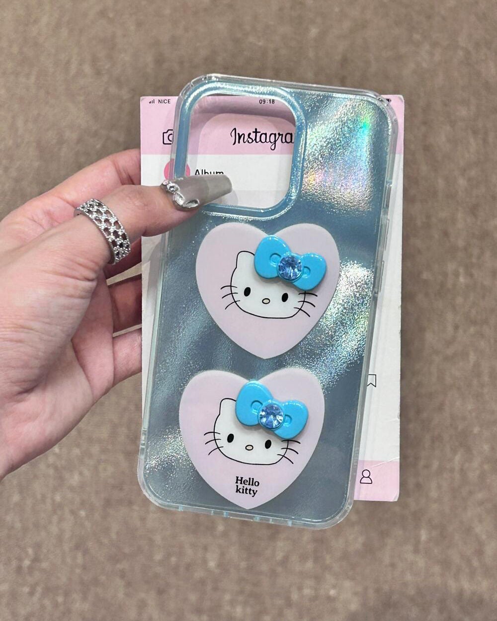 ケース大好きっ子 on LIPS 「両方の子猫はリボンをつけています。#iPhoneケース#購入品..」(1枚目)