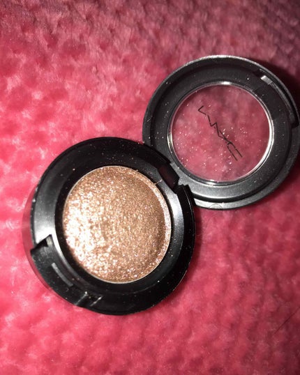 ダズルシャドウ/M・A・C/単色アイシャドウを使ったクチコミ(2枚目)