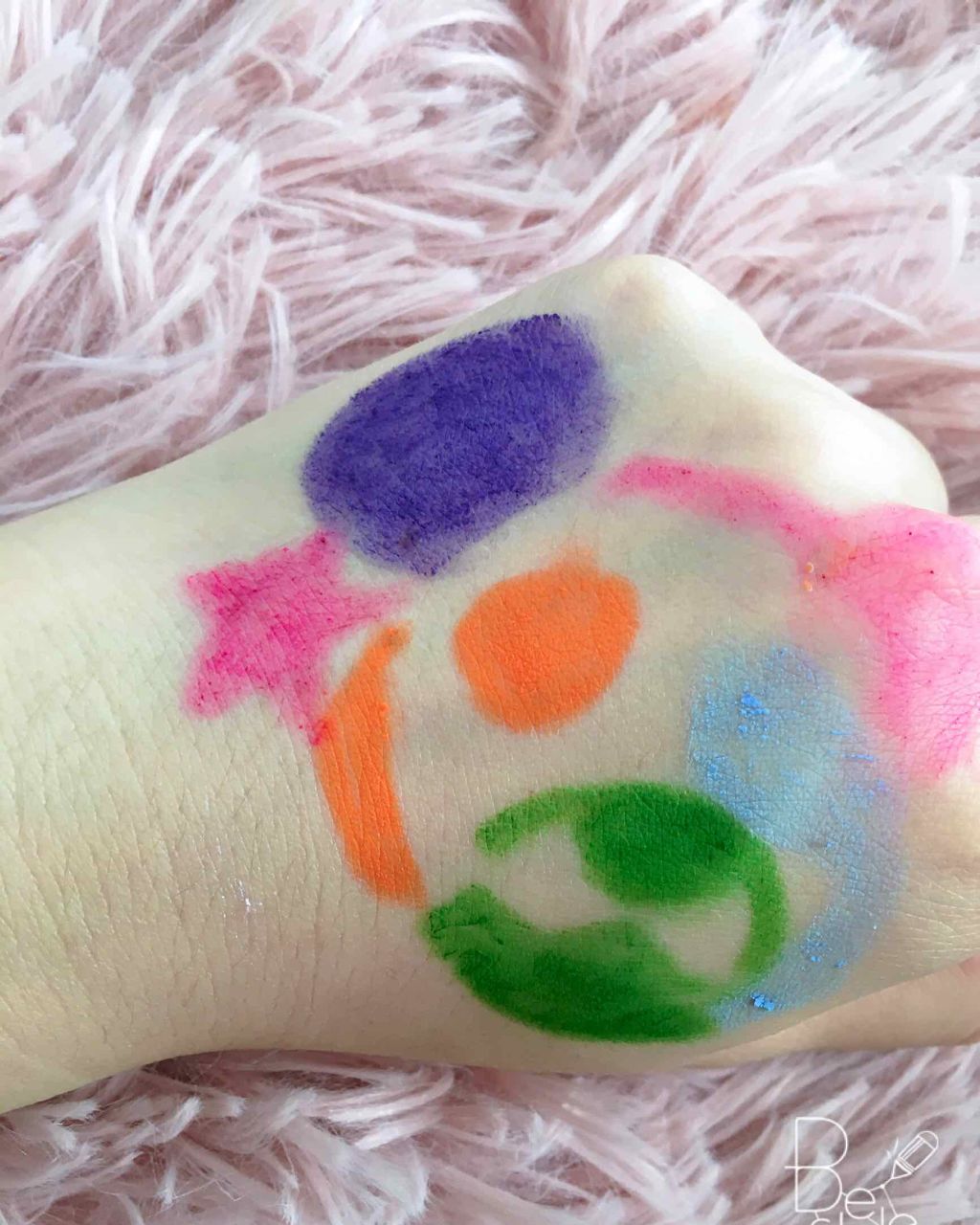 hunny on LIPS 「#ハロウィン用ペイント#100均コスメ#10月大活躍#スウォッ..」(2枚目)