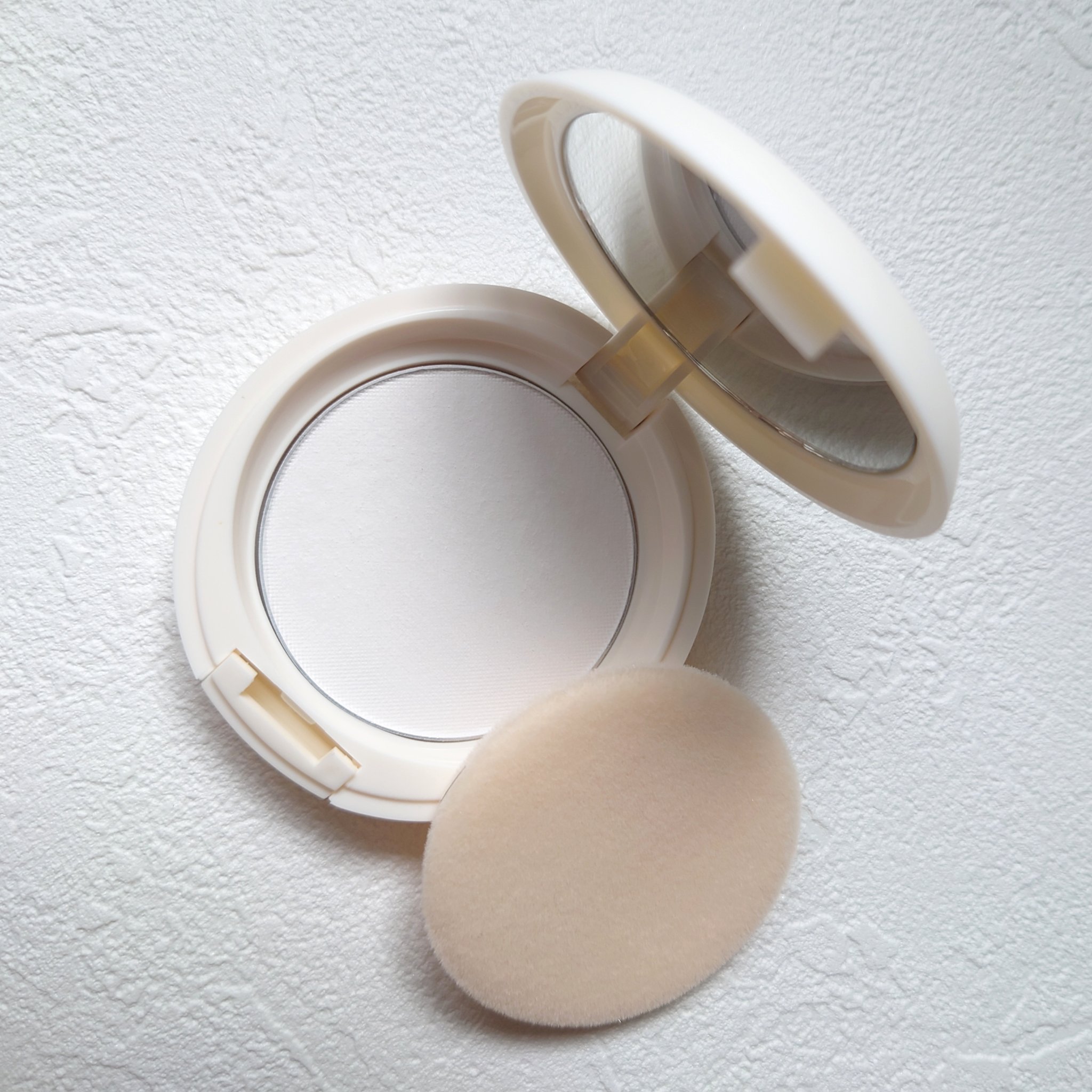 アクメディカ 薬用 フェイスパウダー クリア N/ナリスアップ/プレストパウダーを使ったクチコミ（2枚目）