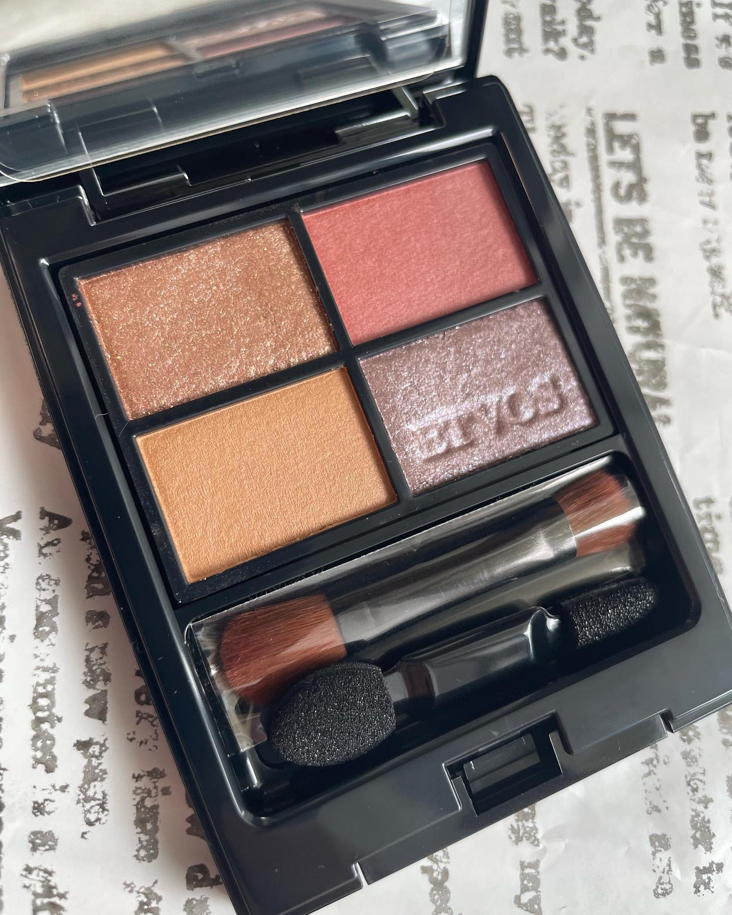 ミネラルクラッシィシャドー/エトヴォス/アイシャドウパレットを使ったクチコミ(1枚目)