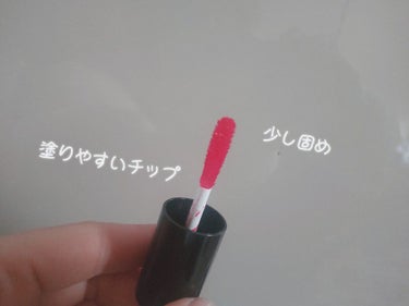 今日はおやすみなのでコスメレビューします🥰

【使った商品】
ヴィセ リシェ キャンディ ステイン
こちら瓶タイプで、フタにチップが付いています。

【色味】
PK820 ベリーキャンディ クリアなベリーピンク

【色もち】
唇にのせるとうっすらと残っている感じがあります。
重ね塗りすることで色が濃くなるかな🤔
1度塗りはほんとに優しい唇の色💋

【質感】
みずみずしい感じで水分！ってかんじ
美容液成分などの水系成分のみのベースになっています

何故か塗る時ヌルヌルする感じがなぜ(´Д｀≡*ﾟ-ﾟ)why

【保湿】
私は乾燥してしまう🥴
塗った後に保湿系リップかワセリンを塗るのがいいです

【良いところ】
チップは輪郭もなぞれるので塗りやすい。
色が可愛い

【イマイチなところ】乾燥する🥲🥲🥲

ティント系乾燥するのはあるあるですけど
今回はリピなしです

LIPSさんでは評価よい！人によりけりというところですかね。



の画像 その1