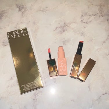 NARS アフターグロー　センシュアルシャイン　リップスティックのクチコミ「大好きツヤツヤアイテム💞

ぷるぷるのリップに保湿力のあるジューシーチークが、セットになってる.....」（1枚目）