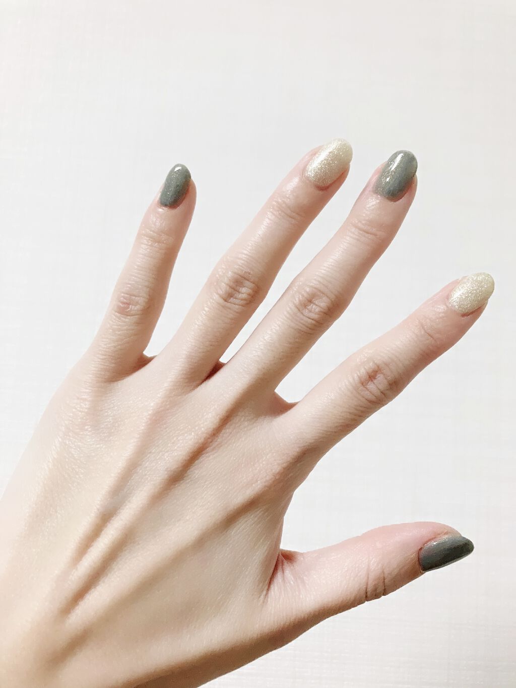 ネイルホリック リミテッドカラー Sparkle ornament GD076/ネイルホリック/マニキュアを使ったクチコミ（1枚目）