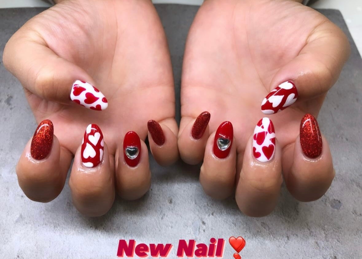 ひま(フォロバ100👼🏻) on LIPS 「❁ネイル編❁バレンタイン🍫💝#ネイルデザイン..」(1枚目)