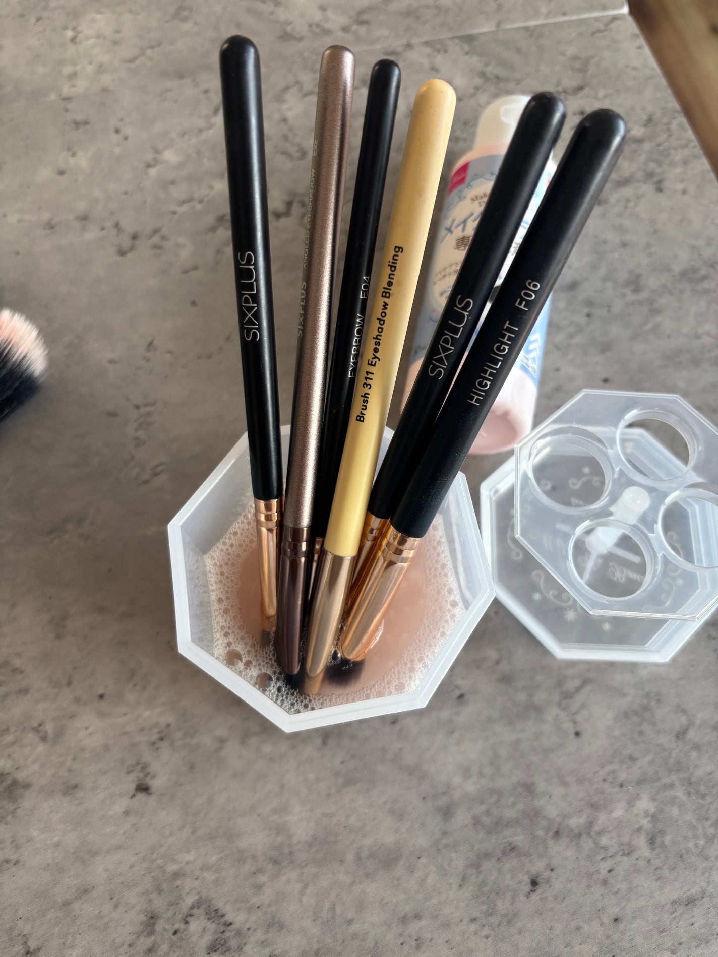 メイクブラシ専用クリーナー/DAISO/その他化粧小物を使ったクチコミ(3枚目)