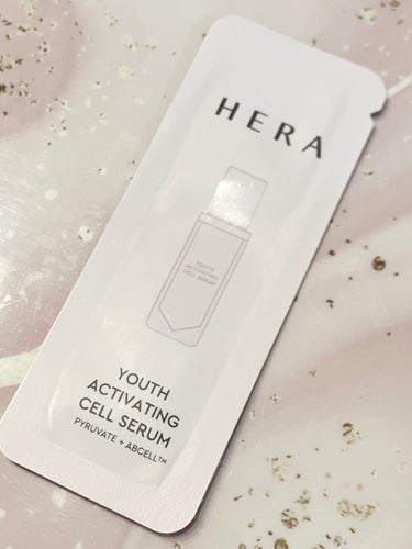 HERA ユースアクティベーティングセルセラムのクチコミ「◎軽めの乳液のようなテクスチャー
◎すーっと伸びてピタッと入り込むような感覚
◎また使いたくな.....」（1枚目）