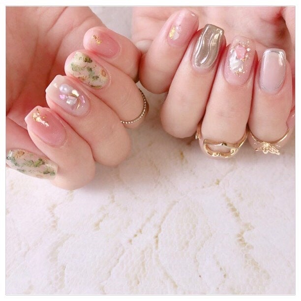 𝘼𝙮𝙪 ❦ 𝑆𝑒𝑙𝑓 𝑁𝑎𝑖𝑙 on LIPS 「・❥こんばんは〜🥰・さーちゃんとまよっちにしてもらったネイルの..」(2枚目)