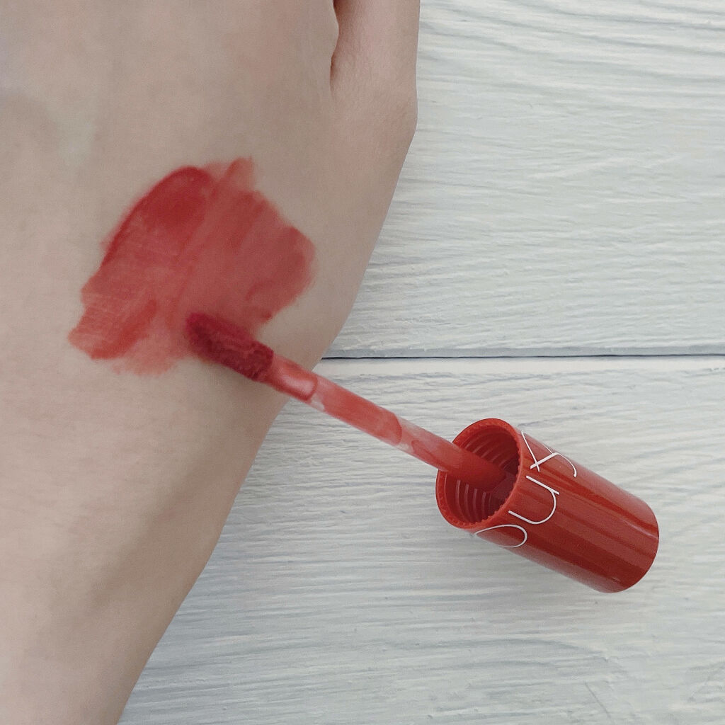 ジューシーラスティングティント/rom&nd/リップティントを使ったクチコミ（2枚目）