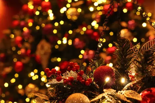 2024年クリスマスコフレを紹介!人気デパコスのホリデー限定コスメ・スキンケアのサムネイル