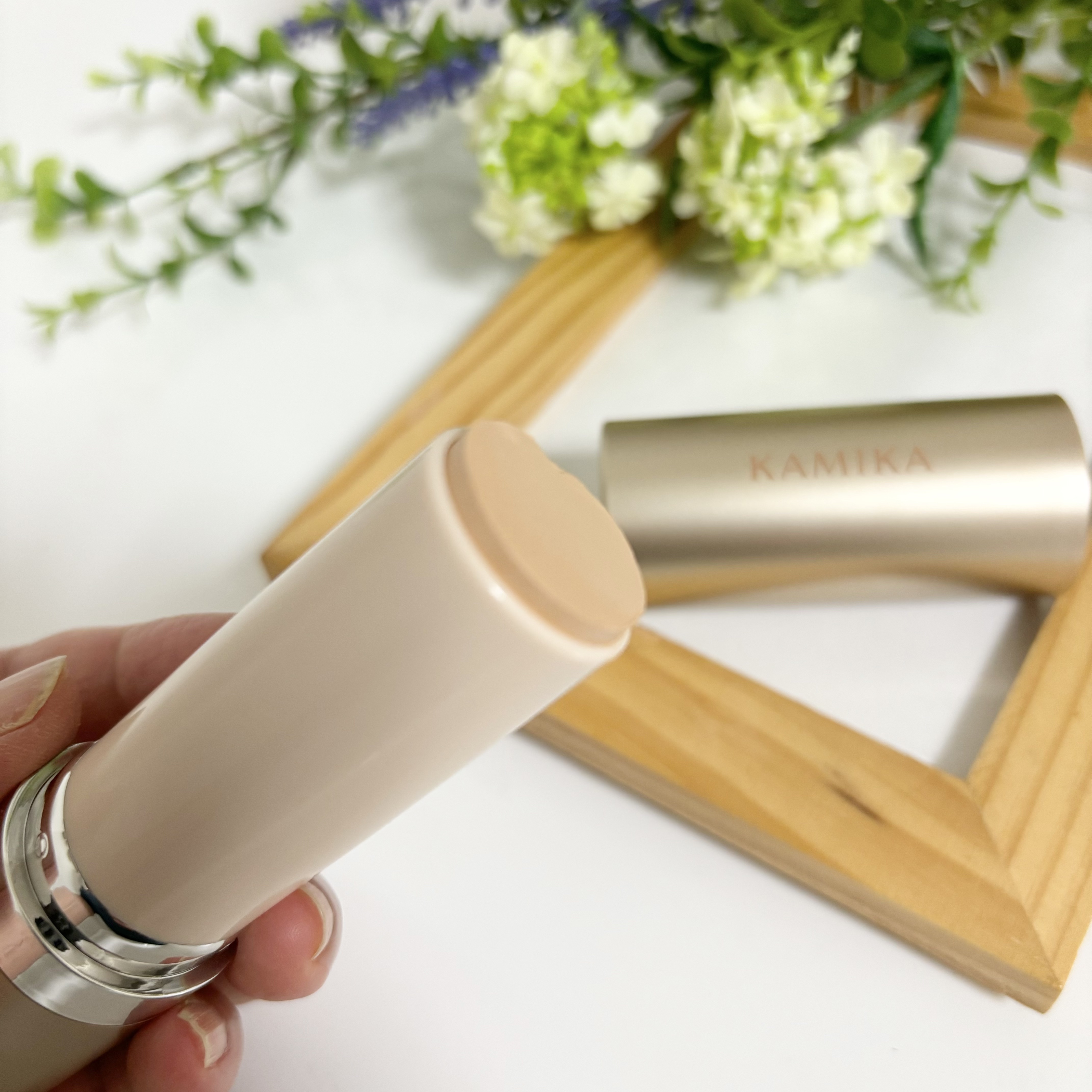 シルキースティックファンデーション ベージュ/KAMIKA/その他ファンデーションを使ったクチコミ（2枚目）